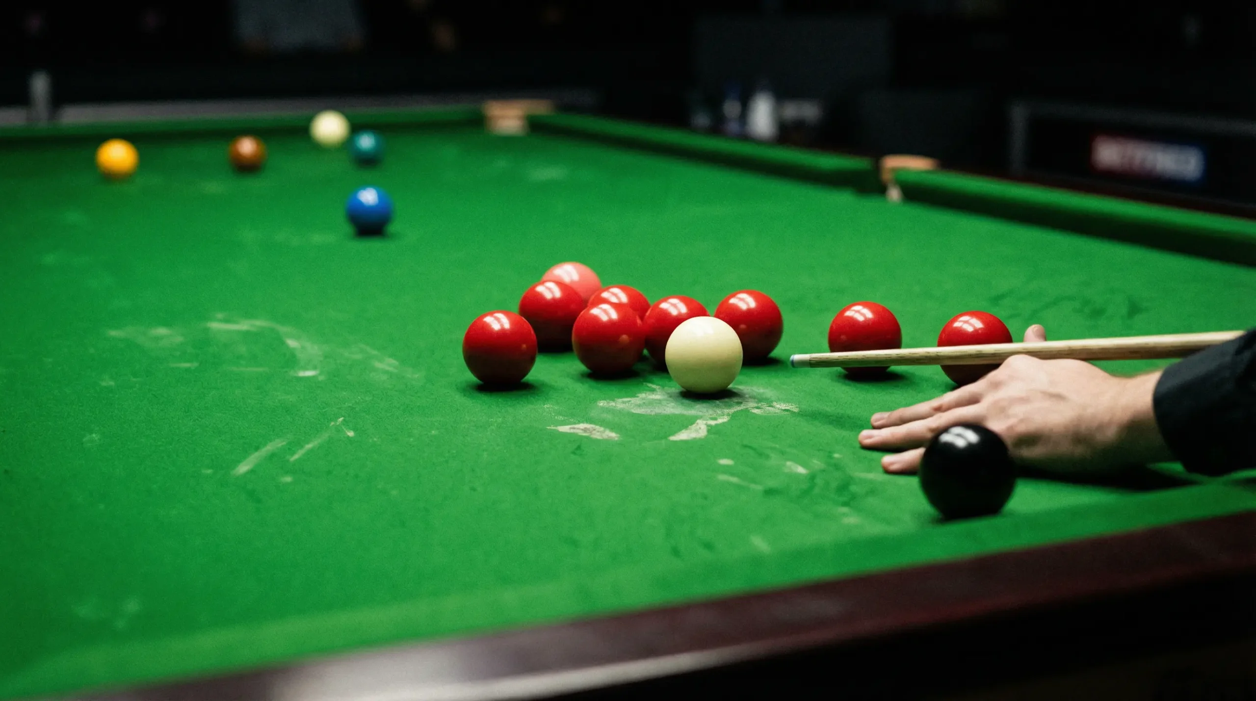 Close-up van snookertafel tijdens een frame